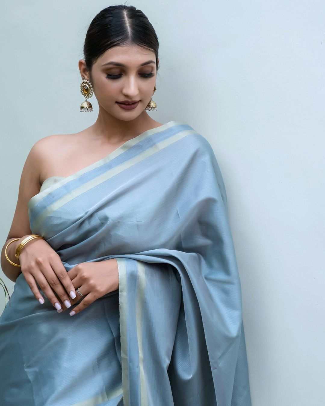 Riwaaz Grey Banarasi Silk Tissue Saree handwoven in lady pink-grey silk tissue fabric with blouse piece